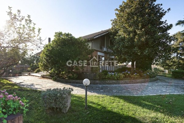 casa indipendente in vendita a Bomarzo
