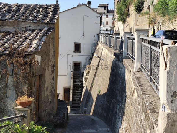 casa indipendente in vendita a Bomarzo