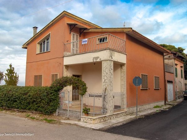 casa indipendente in vendita a Bomarzo
