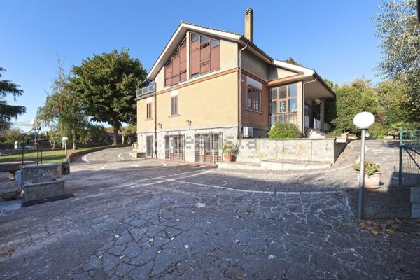 casa indipendente in vendita a Bomarzo