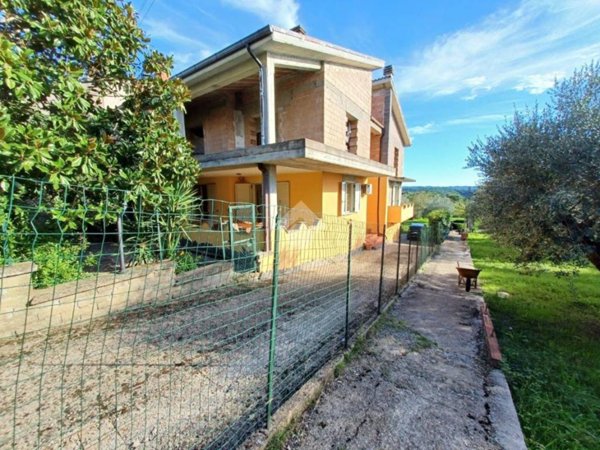 intera palazzina in vendita a Calcata