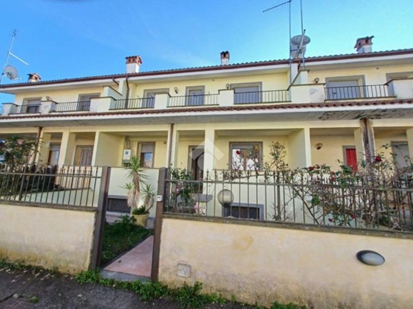 casa indipendente in vendita a Calcata