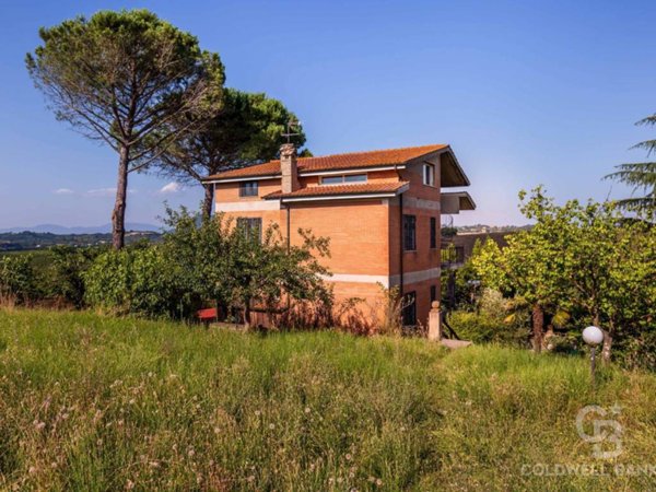 casa indipendente in vendita a Calcata