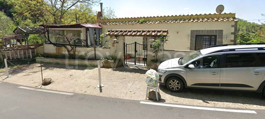 casa indipendente in vendita a Calcata