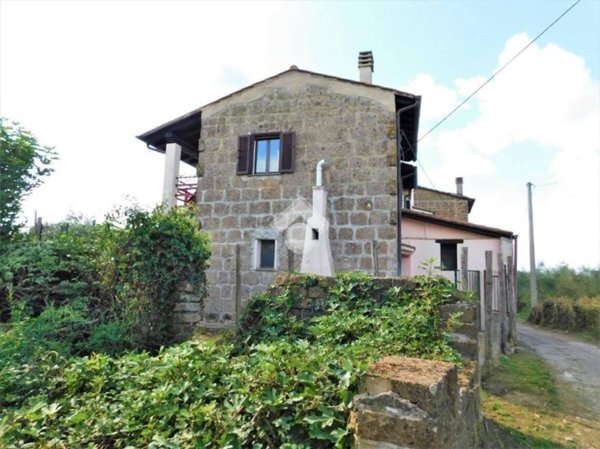 casa indipendente in vendita a Calcata