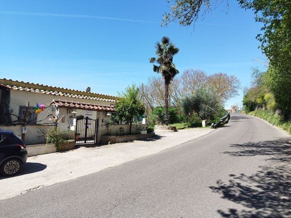 casa indipendente in vendita a Calcata