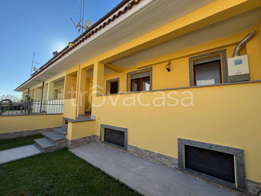 casa indipendente in vendita a Calcata