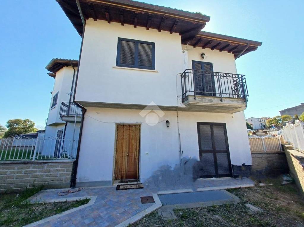 casa indipendente in vendita a Calcata