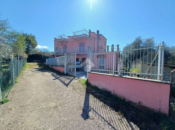 casa indipendente in vendita a Calcata
