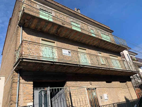 casa indipendente in vendita a Calcata