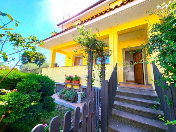 casa indipendente in vendita a Calcata