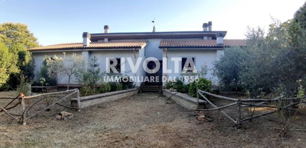 casa indipendente in vendita a Canepina