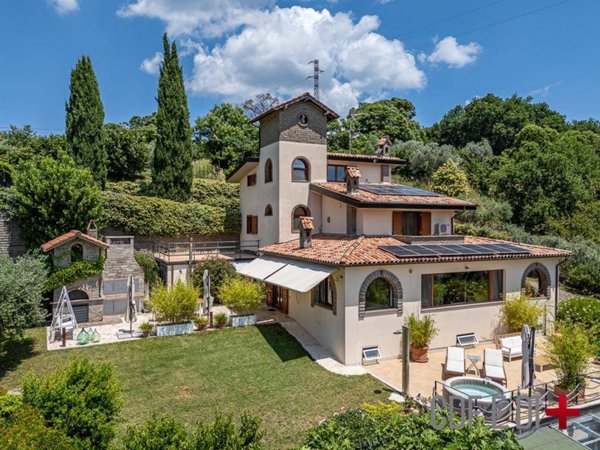 casa indipendente in vendita a Canepina