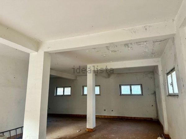 locale commerciale in vendita a Canepina