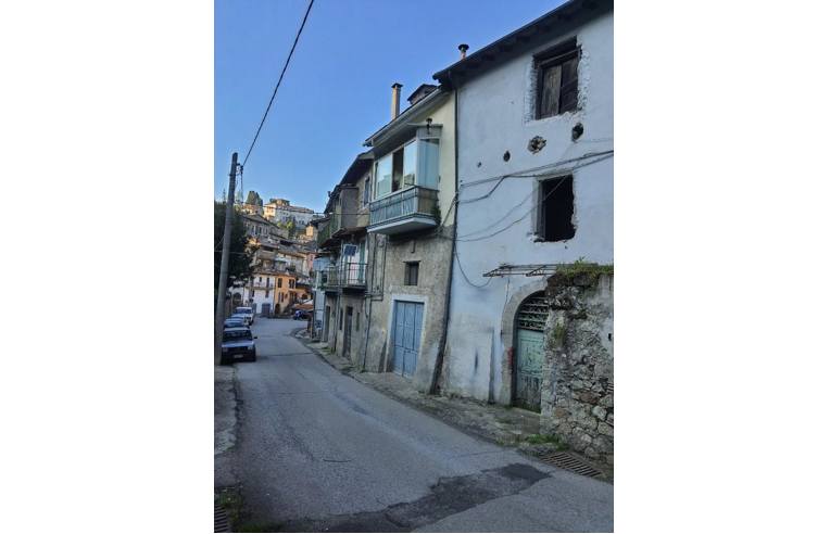 intera palazzina in vendita a Canepina