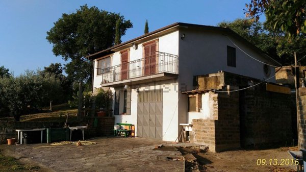 casa indipendente in vendita a Canepina