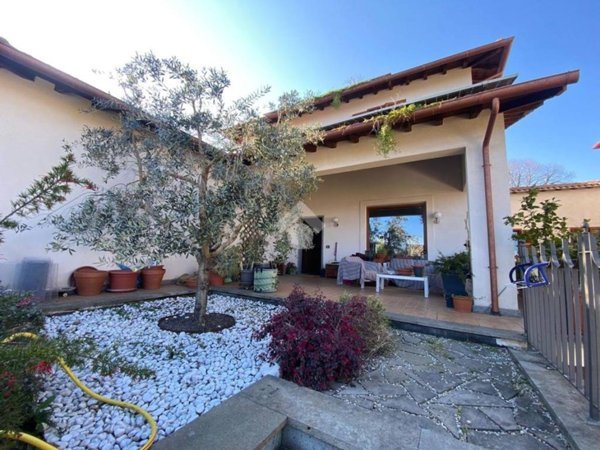 casa indipendente in vendita a Canepina