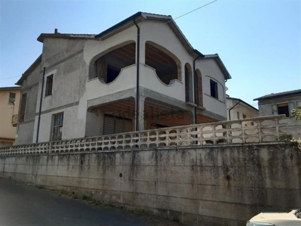 casa indipendente in vendita a Canino