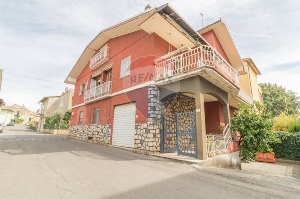 casa indipendente in vendita a Canino