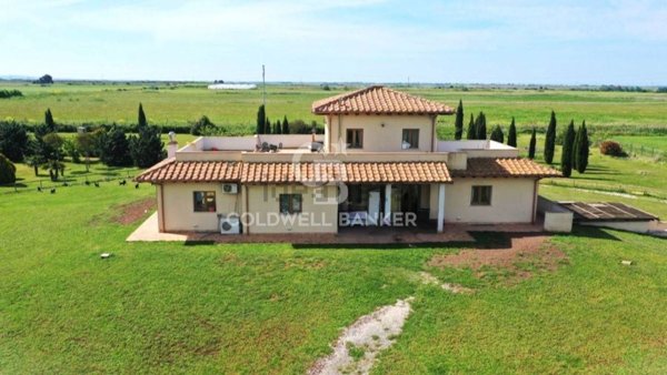 casa indipendente in vendita a Canino