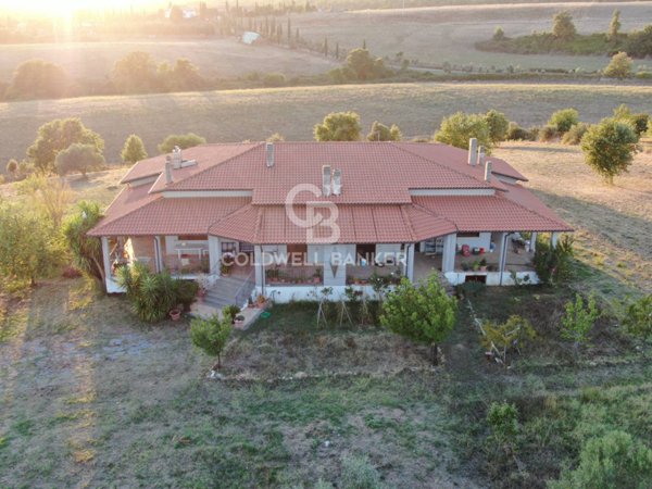 casa indipendente in vendita a Canino