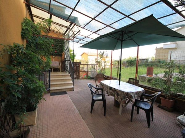 casa indipendente in vendita a Canino
