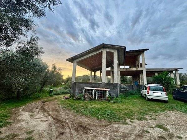 casa indipendente in vendita a Canino