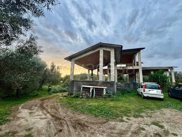 casa indipendente in vendita a Canino