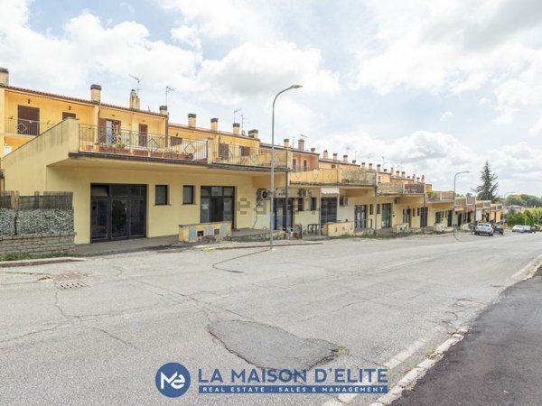 locale commerciale in vendita a Canino