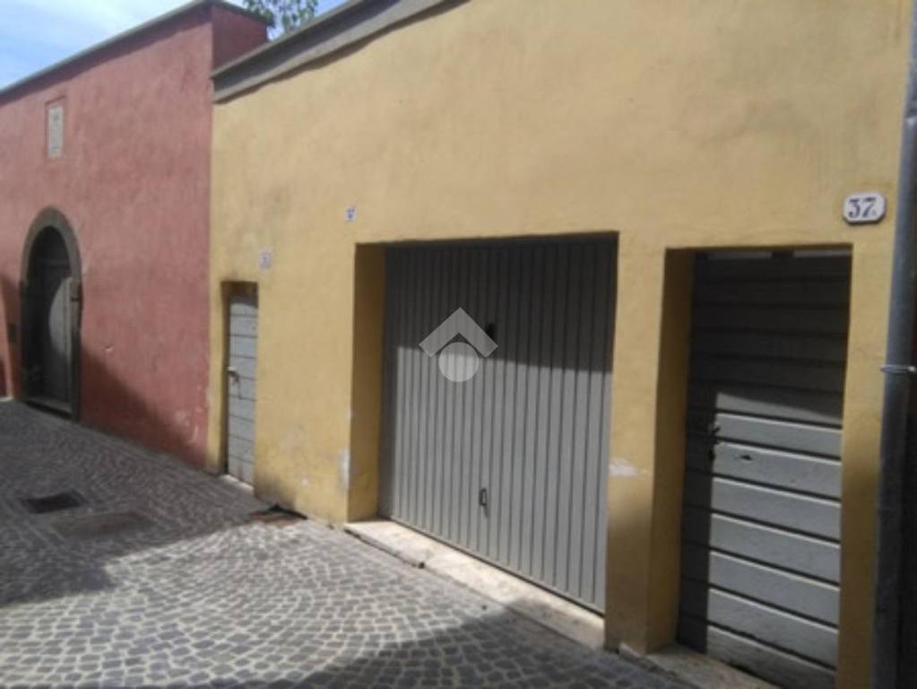 locale di sgombero in vendita a Canino