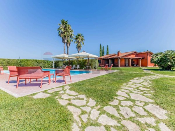 casa indipendente in vendita a Canino