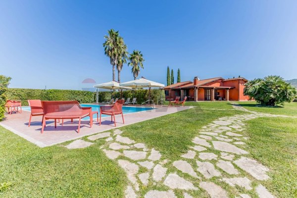 casa indipendente in vendita a Canino