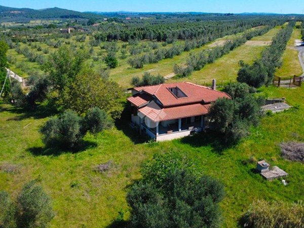 casa indipendente in vendita a Canino