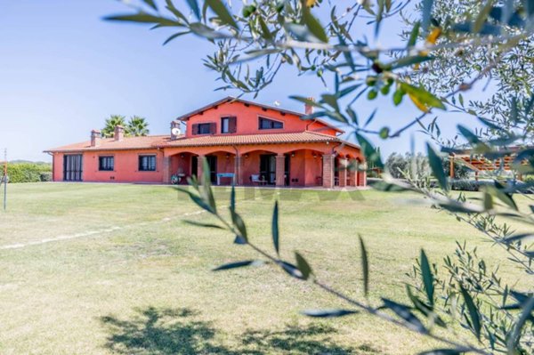 casa indipendente in vendita a Canino