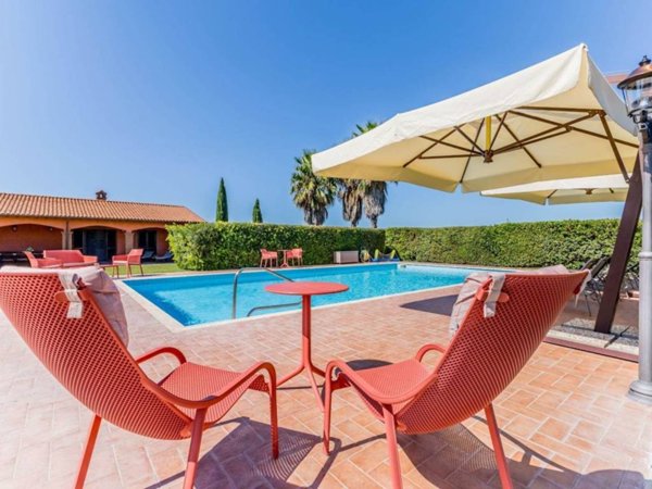 casa indipendente in vendita a Canino
