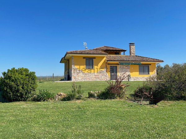 casa indipendente in vendita a Canino