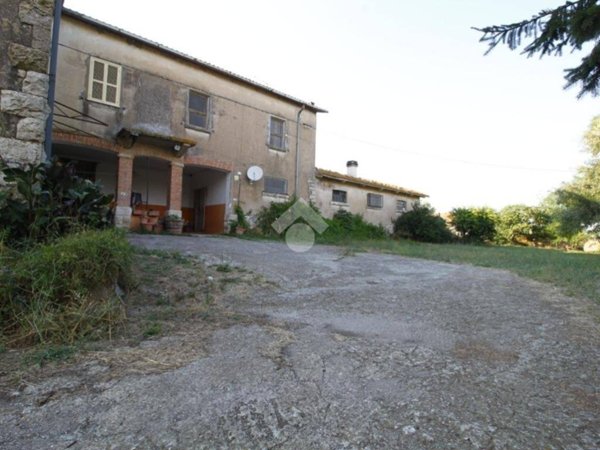 casa indipendente in vendita a Canino