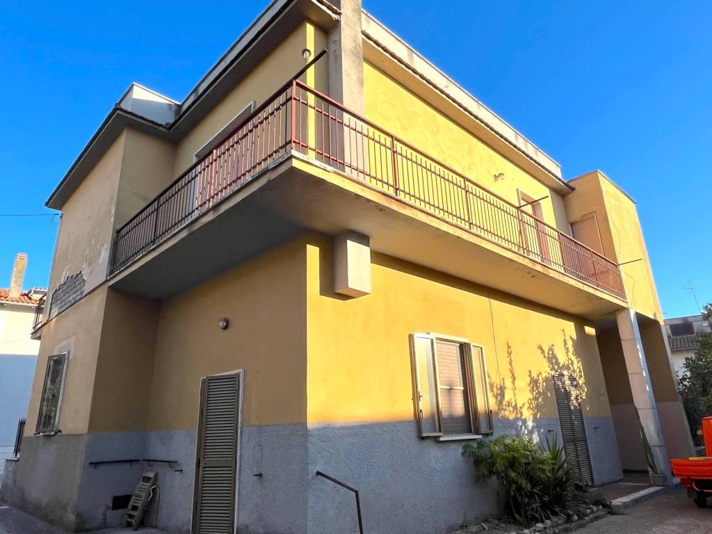 casa indipendente in vendita a Canino