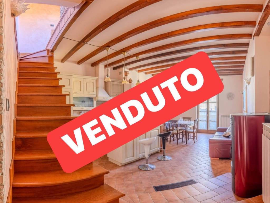 casa indipendente in vendita a Capodimonte