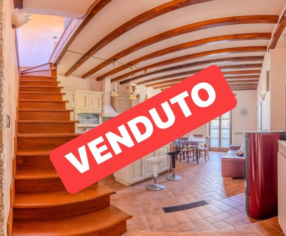 casa indipendente in vendita a Capodimonte