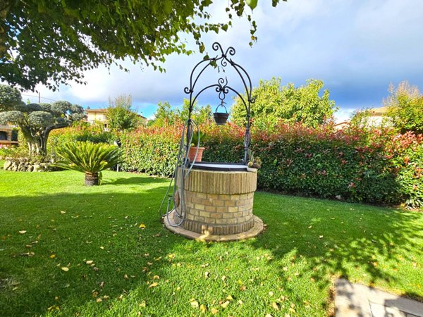 casa indipendente in vendita a Capodimonte