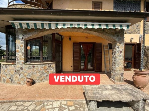 casa indipendente in vendita a Capodimonte