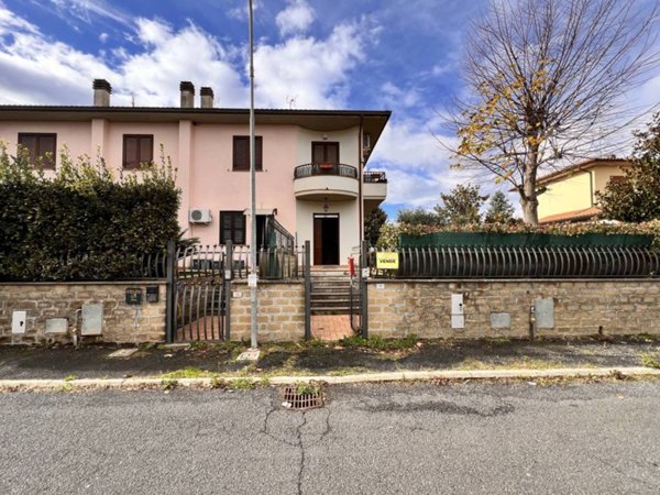 casa indipendente in vendita a Capodimonte