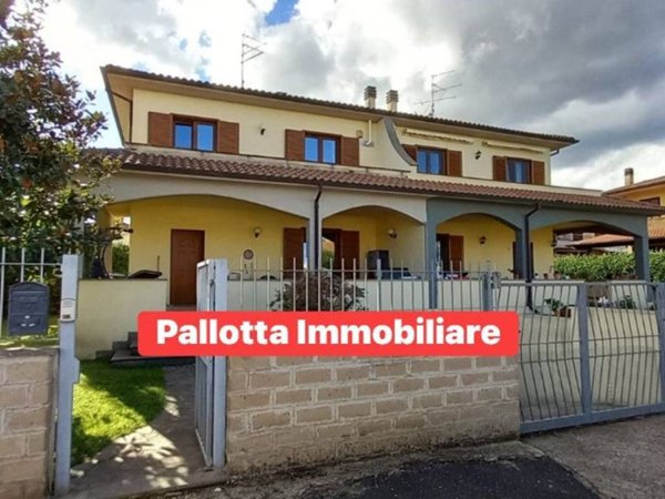 casa indipendente in vendita a Capodimonte