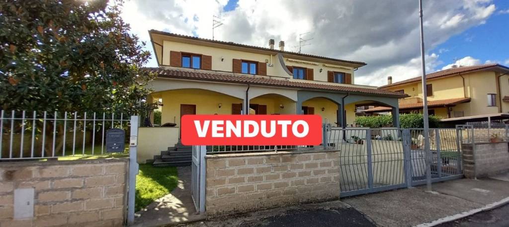 casa indipendente in vendita a Capodimonte