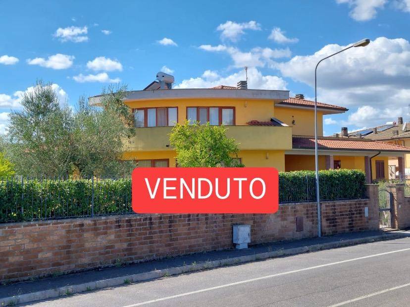 casa indipendente in vendita a Capodimonte