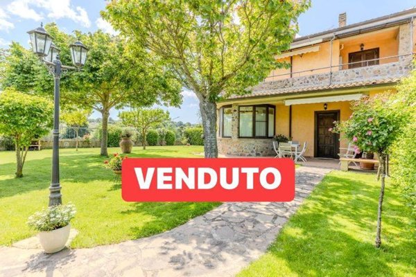 casa indipendente in vendita a Capodimonte