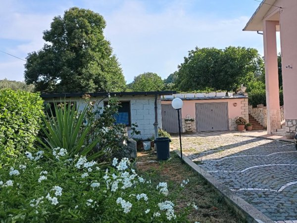 casa indipendente in vendita a Capodimonte