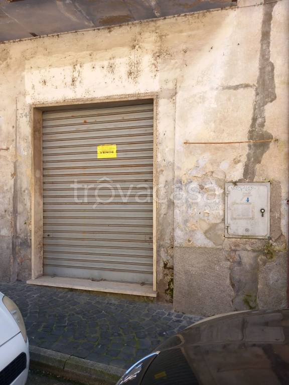 locale commerciale in vendita a Capodimonte