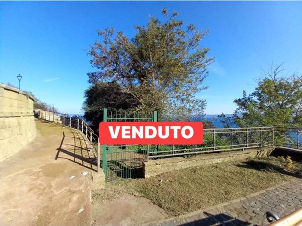 casa indipendente in vendita a Capodimonte
